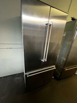 THERMADOR 36”WIDE BUILT IN BOTTOM FREEZER FRENCH STYLE