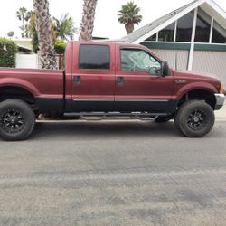 2000 Ford F250 Super Duty Quad Cab Four-wheel Drive.