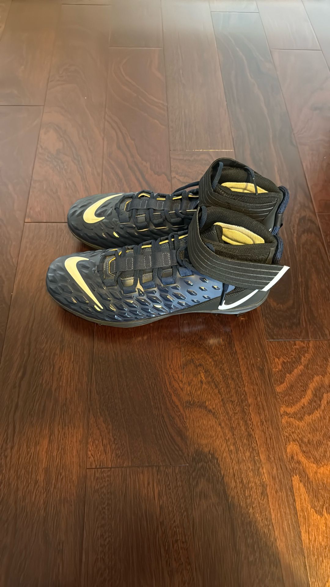 Nike Men’s Savage Force Football Cleats