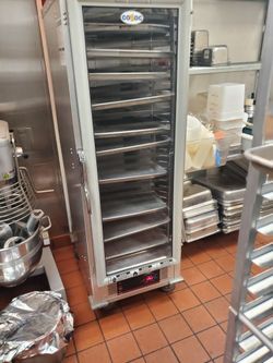 Floor mixer with all attachments. Heated cabinet. Both works perfect..Price is for both pieces. Hablo Español.