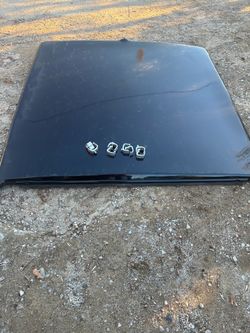 Ford F-150 Fiberglass Tonneau Bed Cover 5.5 FT Short Bed (2015-2020)-In very good condition