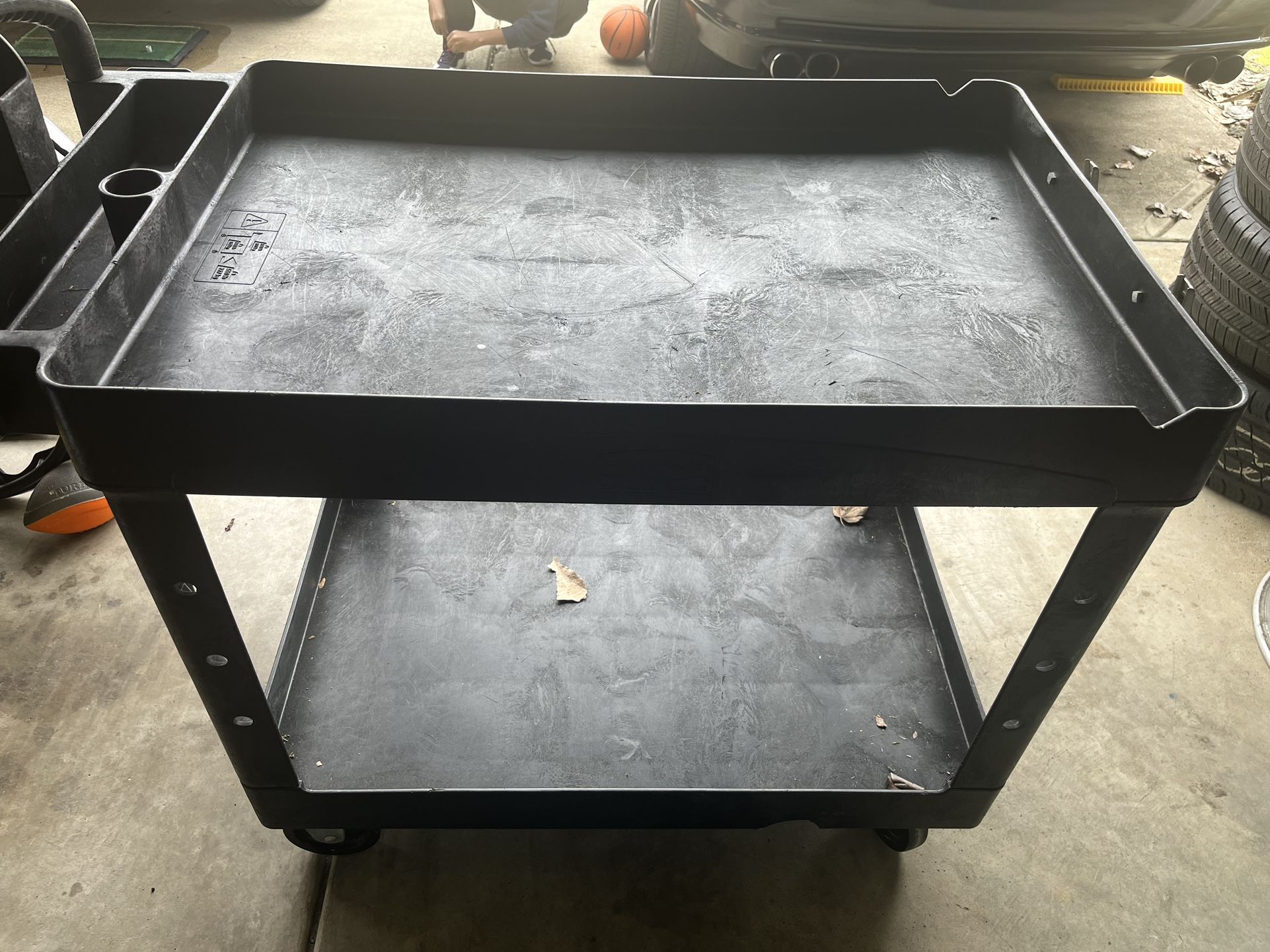 Rubbermaid Rolling Cart