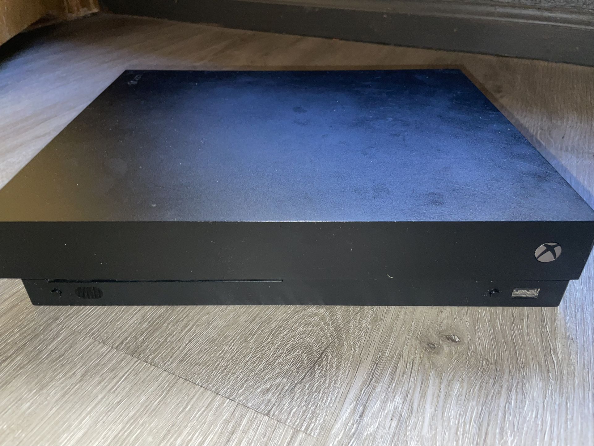 Xbox One X 1TB, Controllers, Wireless Headset