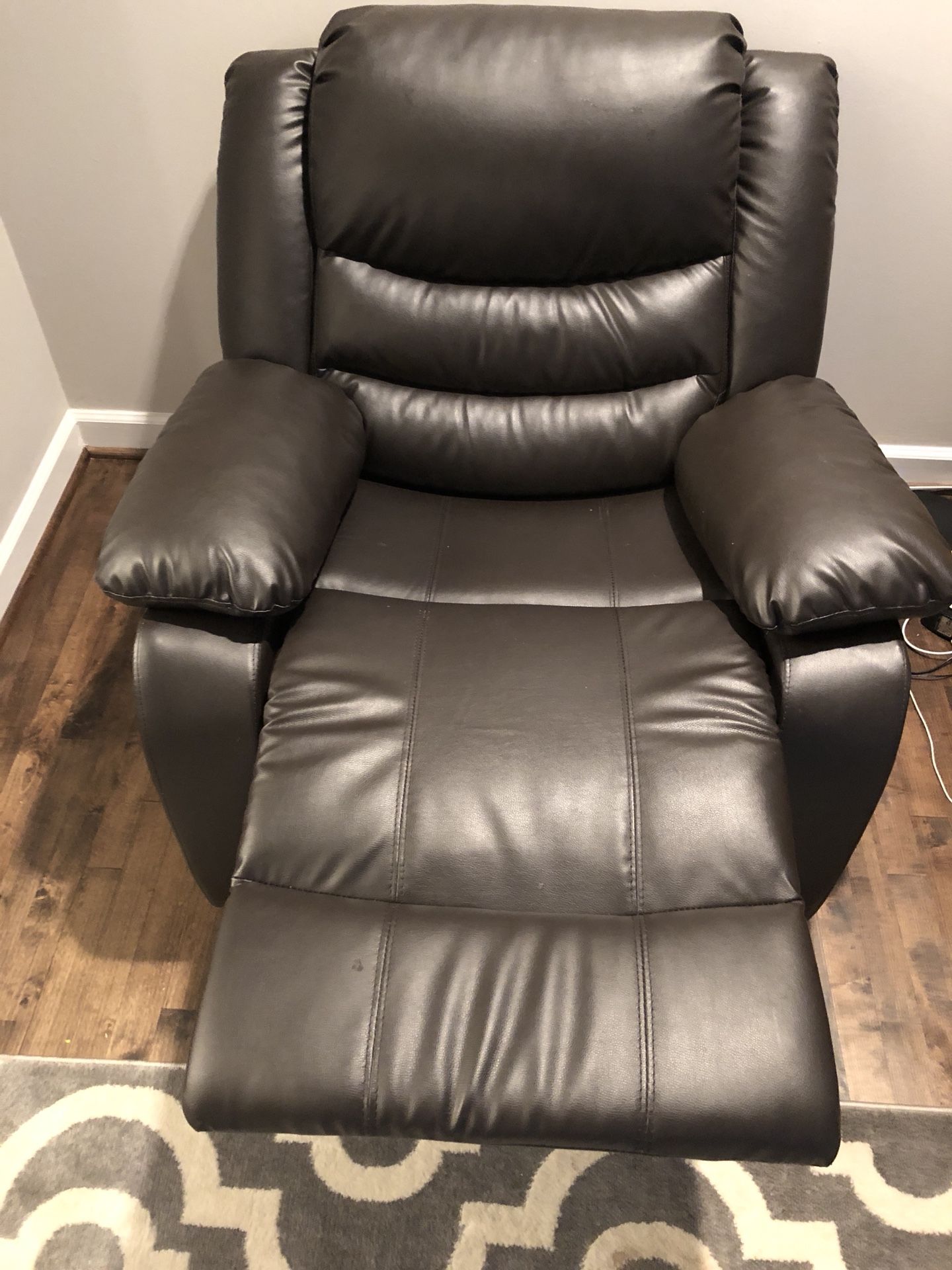Recliner Chair (excellent condition)