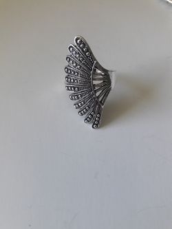 Silver plated ring size 8