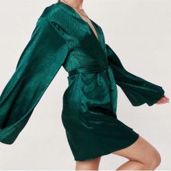 Wide sleeve Satin Dress Size 2 - Green - Nasty Gal