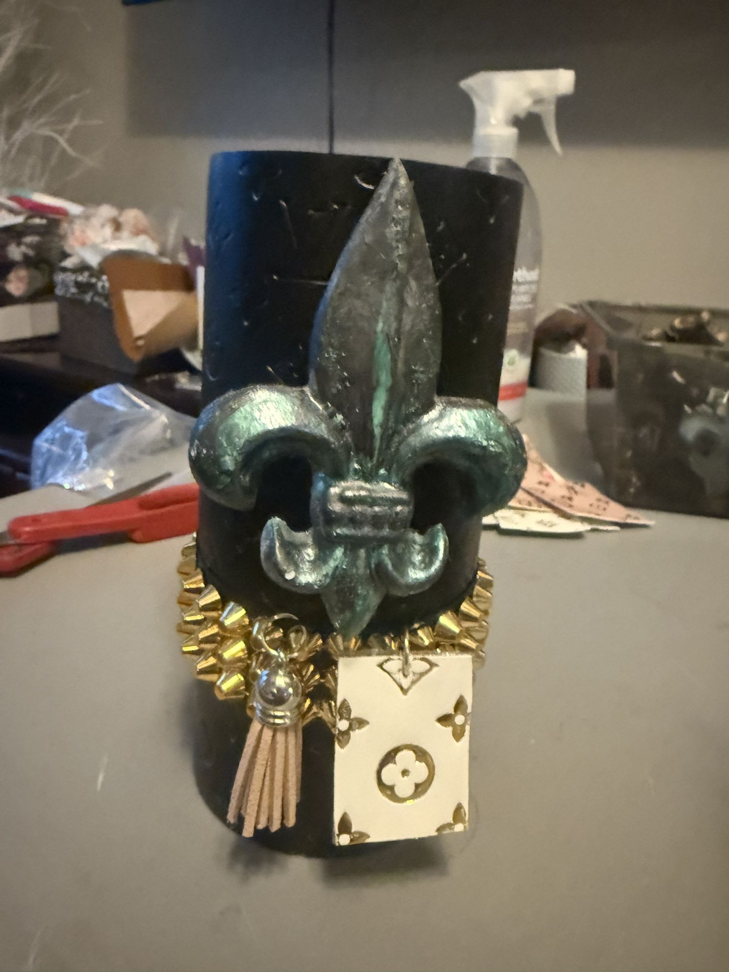 Black Studded Candle With De Fluer Candle Pin