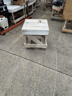 Small workshop carts on casters
