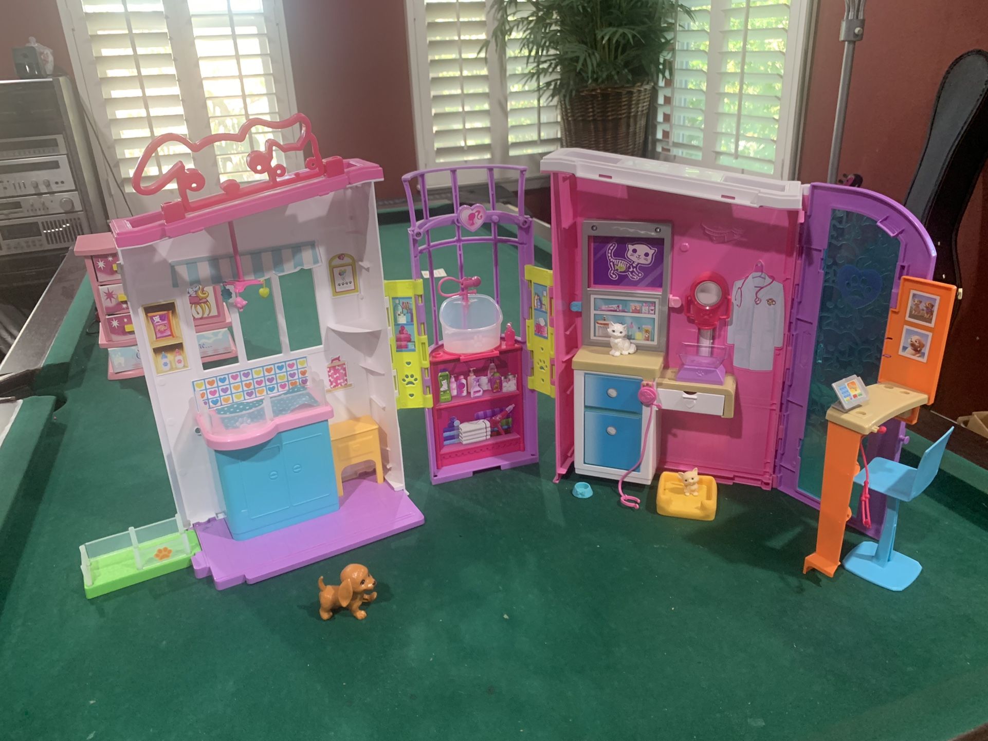 Mobile Barbie Vet Clinic
