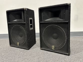 Yamaha S115V PA Speakers (pair) with Stands
