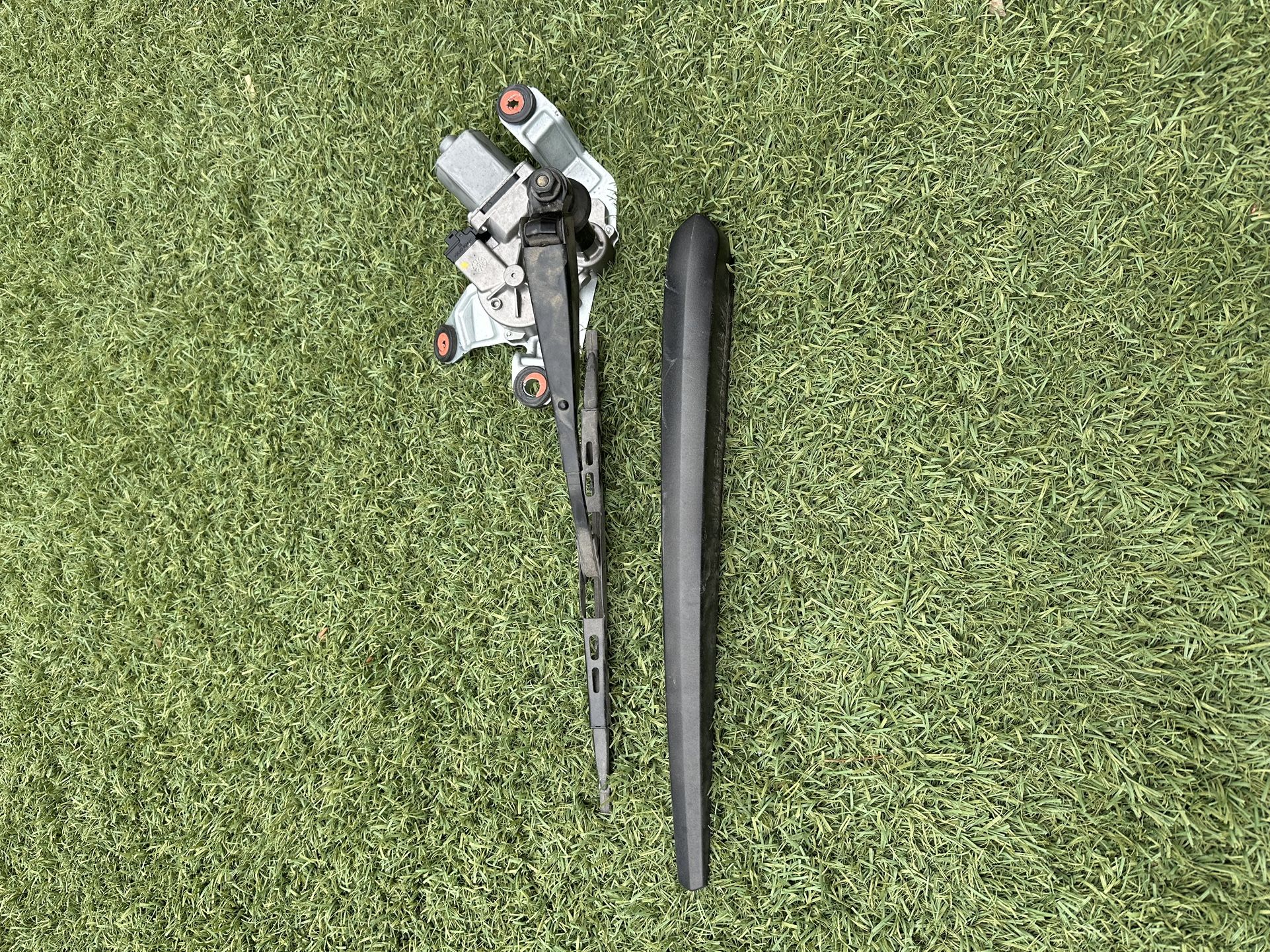 2018-2024 GMC TERRAIN Rear Wiper Motor with Blade Arm and Cover OEM