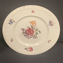 6 used Cotswold Corinthian Wedgwood dinner plates