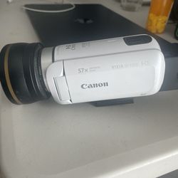 Video camera 
