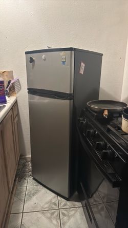 Fridge & stove