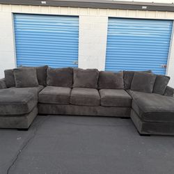 Large Dark Gray Sectional Couch 🚛🚚 Free Delivery 🚛🚚