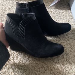 black wedge boots