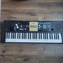 Yamaha YPT-220 Keyboard Piano Synthesizer w Accompaniment Built in Speakers