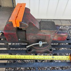 Mac Tools 5 1/2” Bench Vise 