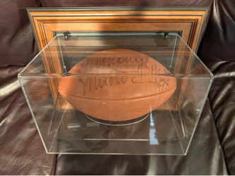 Anthony Munoz signed, HOF ‘98 Football , includes display case