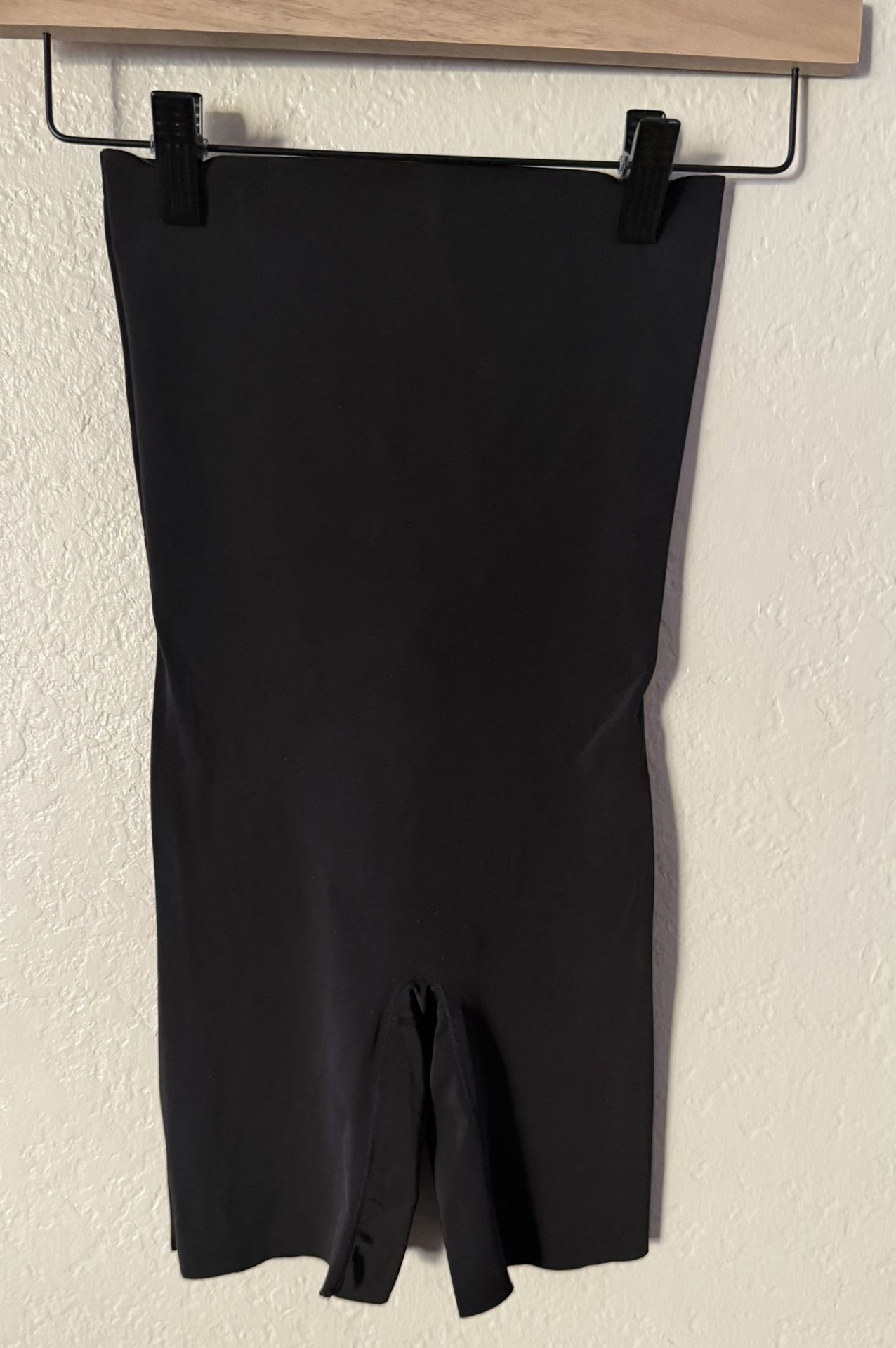 Vintage- Donna Karan Black High Waisted Hosiery 