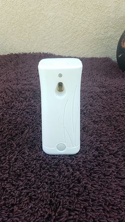 Air freshener dispenser works with battery