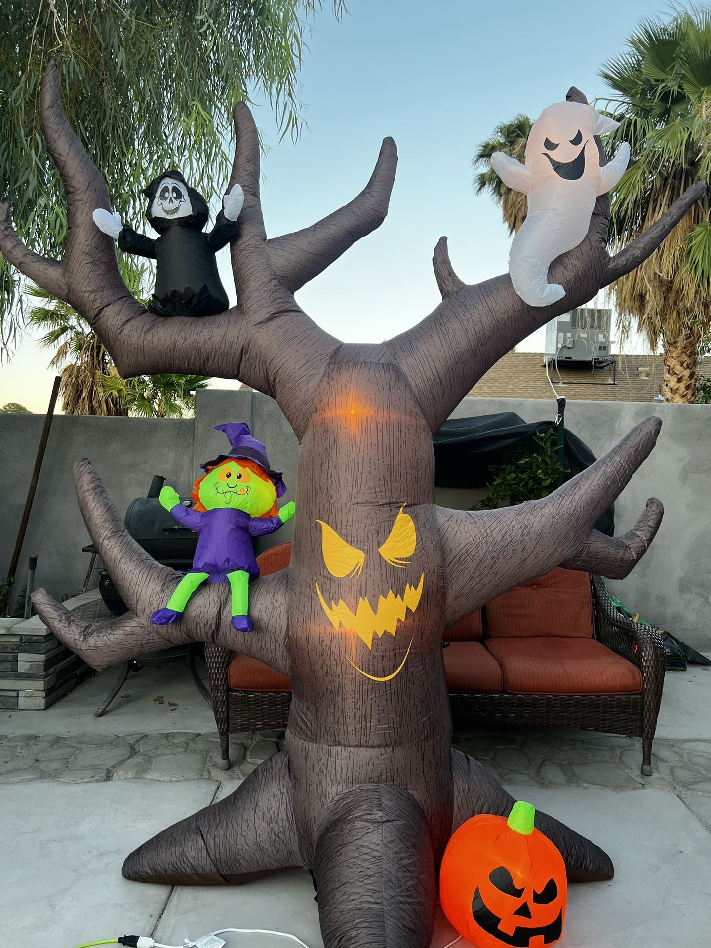 Haunted Living Halloween 8.5-ft Haunted Tree Blowup Inflatabl NEW