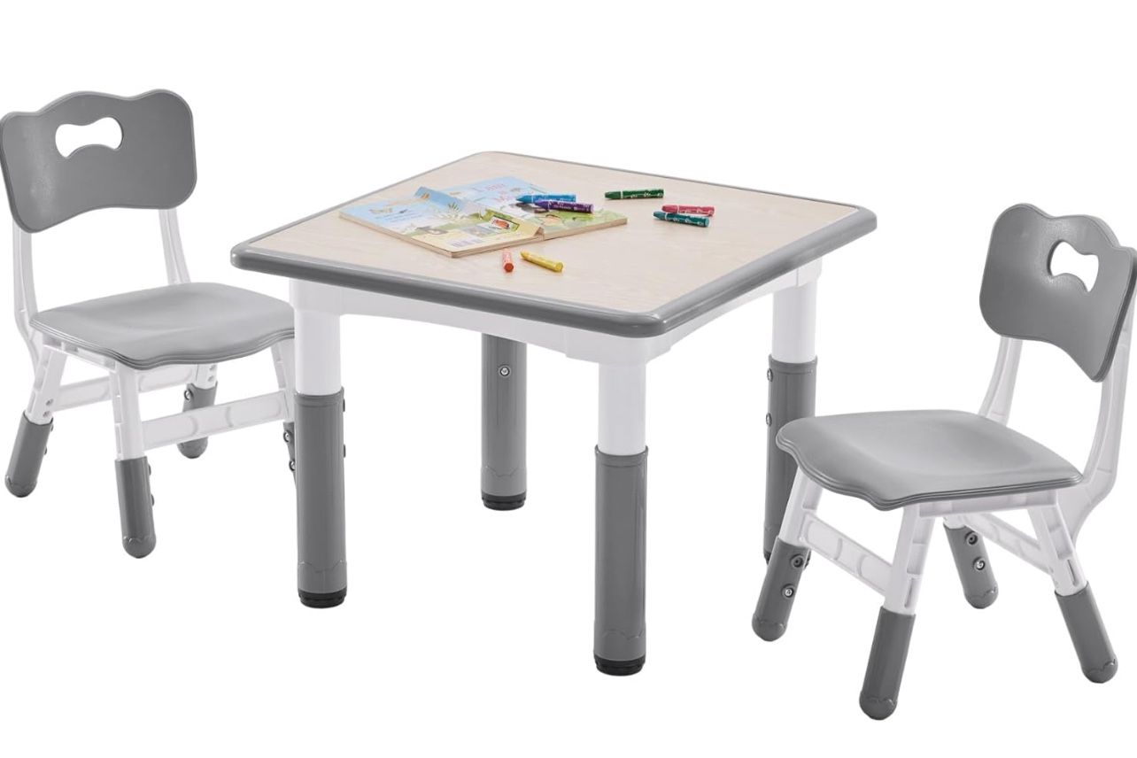 Kids Table and 2 Chairs (NEW)