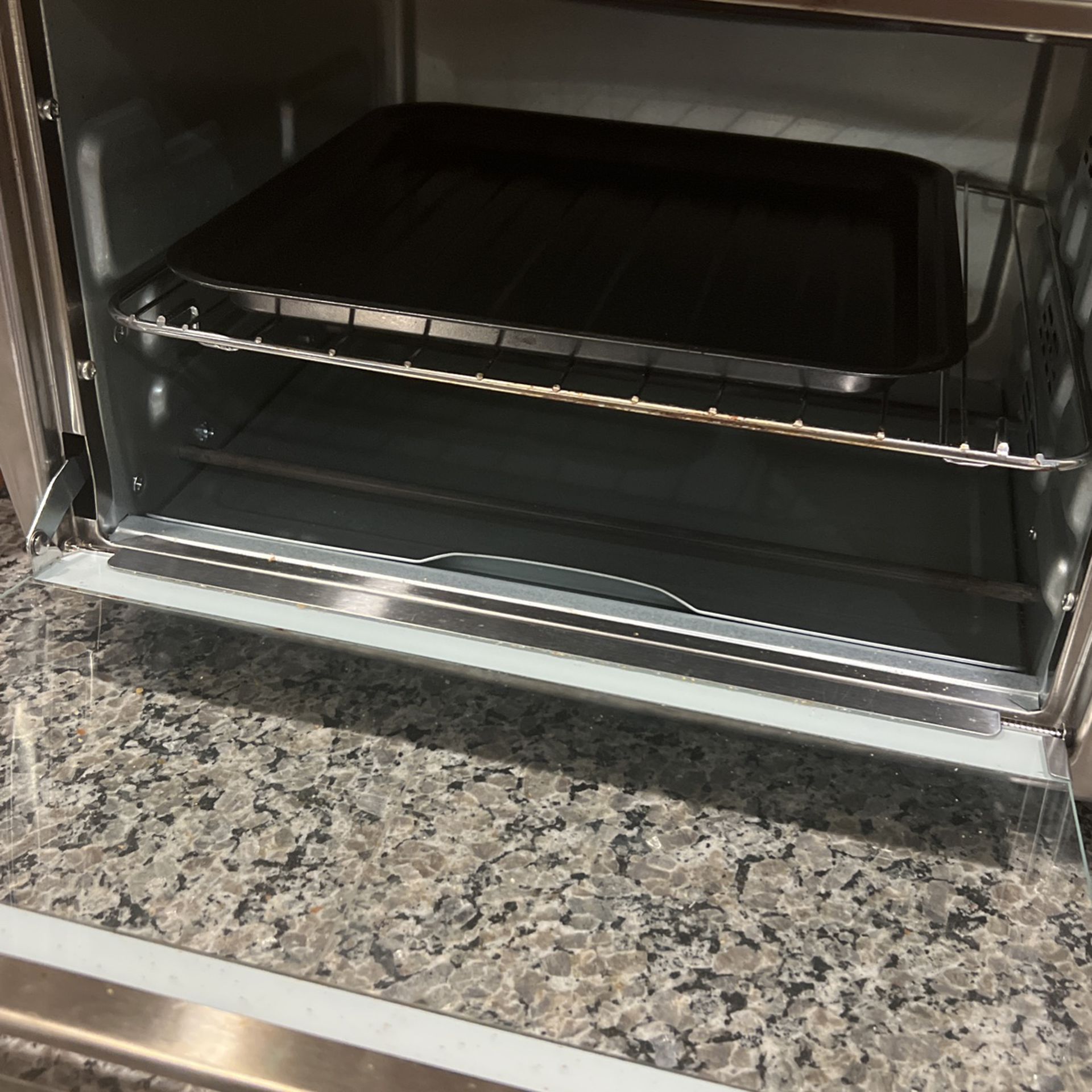 Oster Designed For Life Extra-Large Convection Countertop Toaster Oven New  in Sealed Box for Sale in Las Vegas, NV - OfferUp