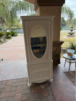 Wardrobe With Mirror And Drawer