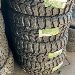 33/12.50R17
