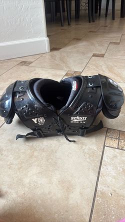 Schutt shoulder pads - MEDIUM