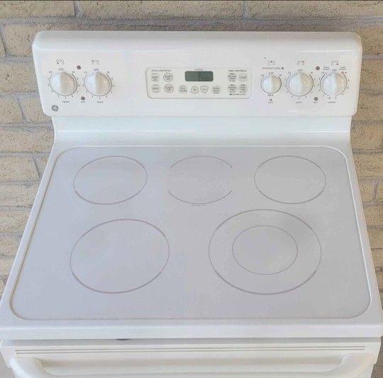 GE FREESTANDING SMOOTH-TOP SELF CLEANING ELECTRIC RANGE * 5 cu ft OVEN STOVE KITCHEN APPLIANCE HOME
