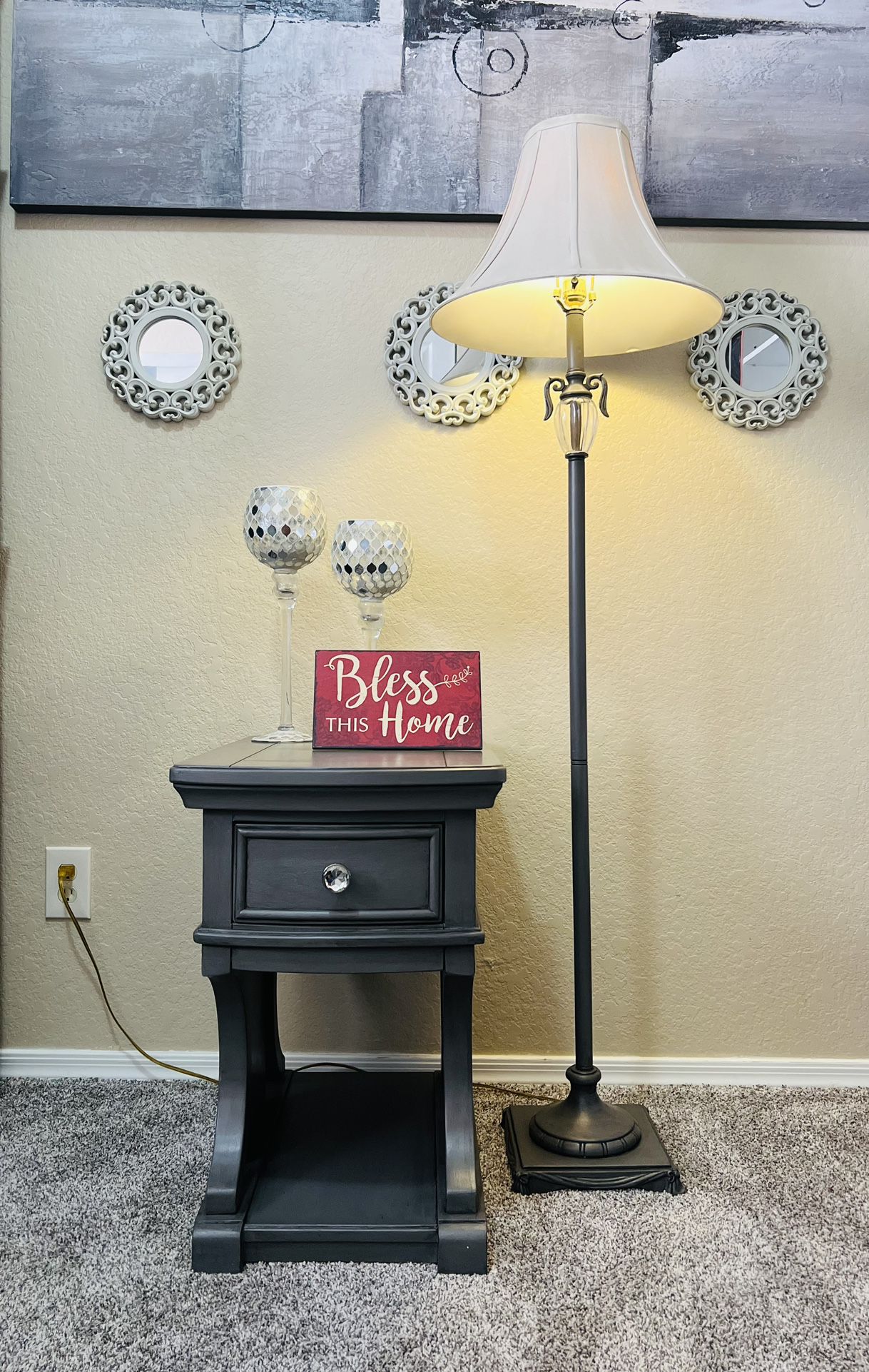One End Table with Matching Lamp