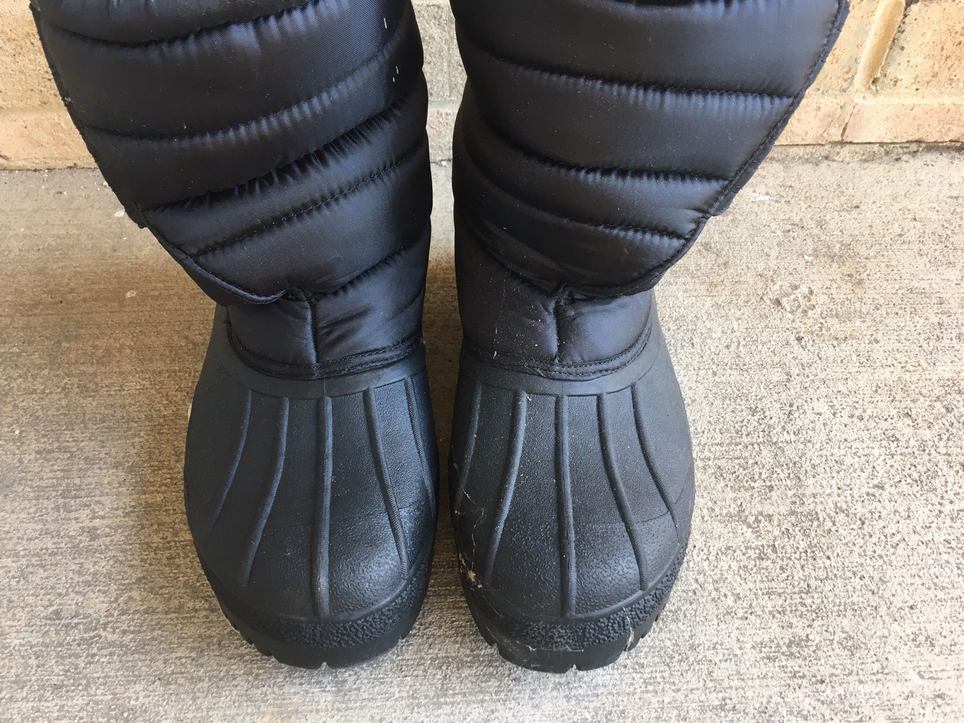 Snow boots US size 8, EU 41.5 black (fits Up To US 9)