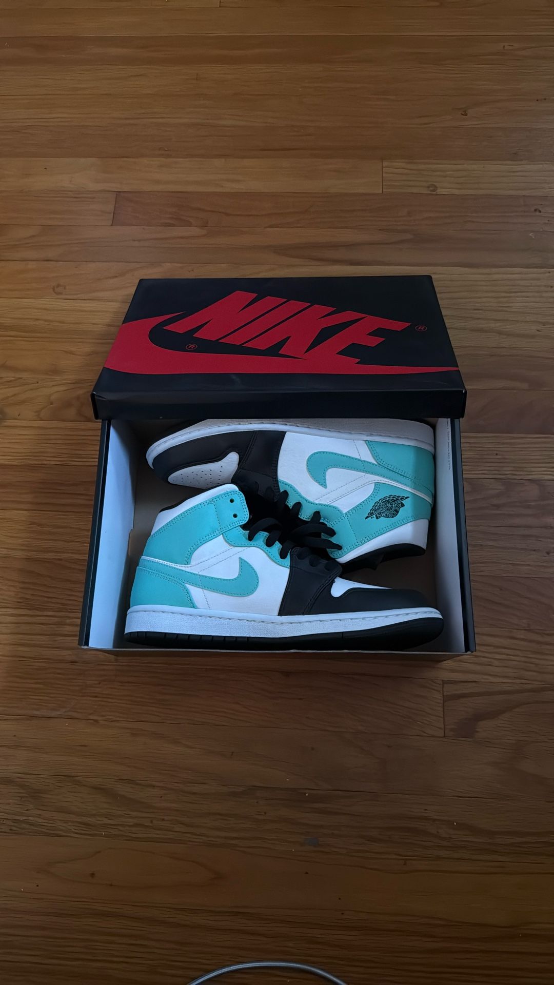 Jordan 1 Mid Tropical Twist