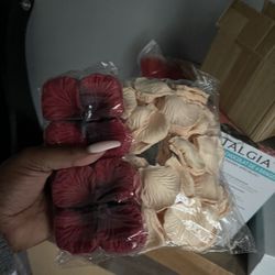 Red and Champagne 6000pc Rose Petals