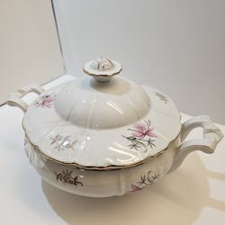 🍽️ Vintage FINE BOHEMIAN CHINA Covered Vegetable Bowl – Czechoslovakia – Rare Floral + Gold Trim! 🍽️
