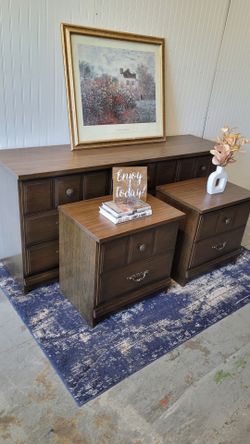 VINTAGE DRESSER SET