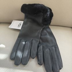 NEW woman’s UGG Leather Sheepskin Vent Glove size S Black