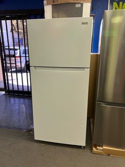 Vissani white top freezer fridge