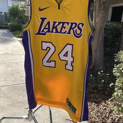 Kobe Bryant Los Angeles Lakers Jersey Size M