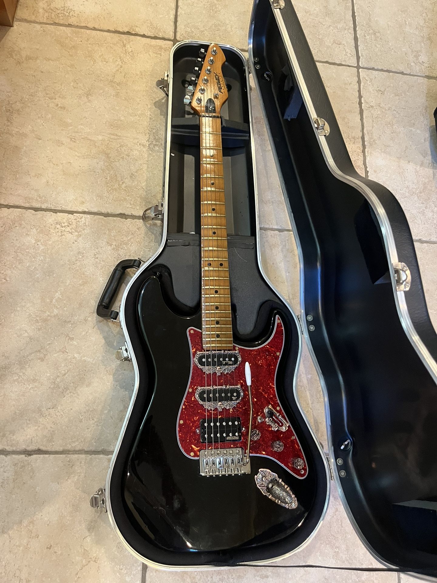 Peavey Predator Guitar (USAMADE/VINTAGE) W/ SKB Hardshell Case