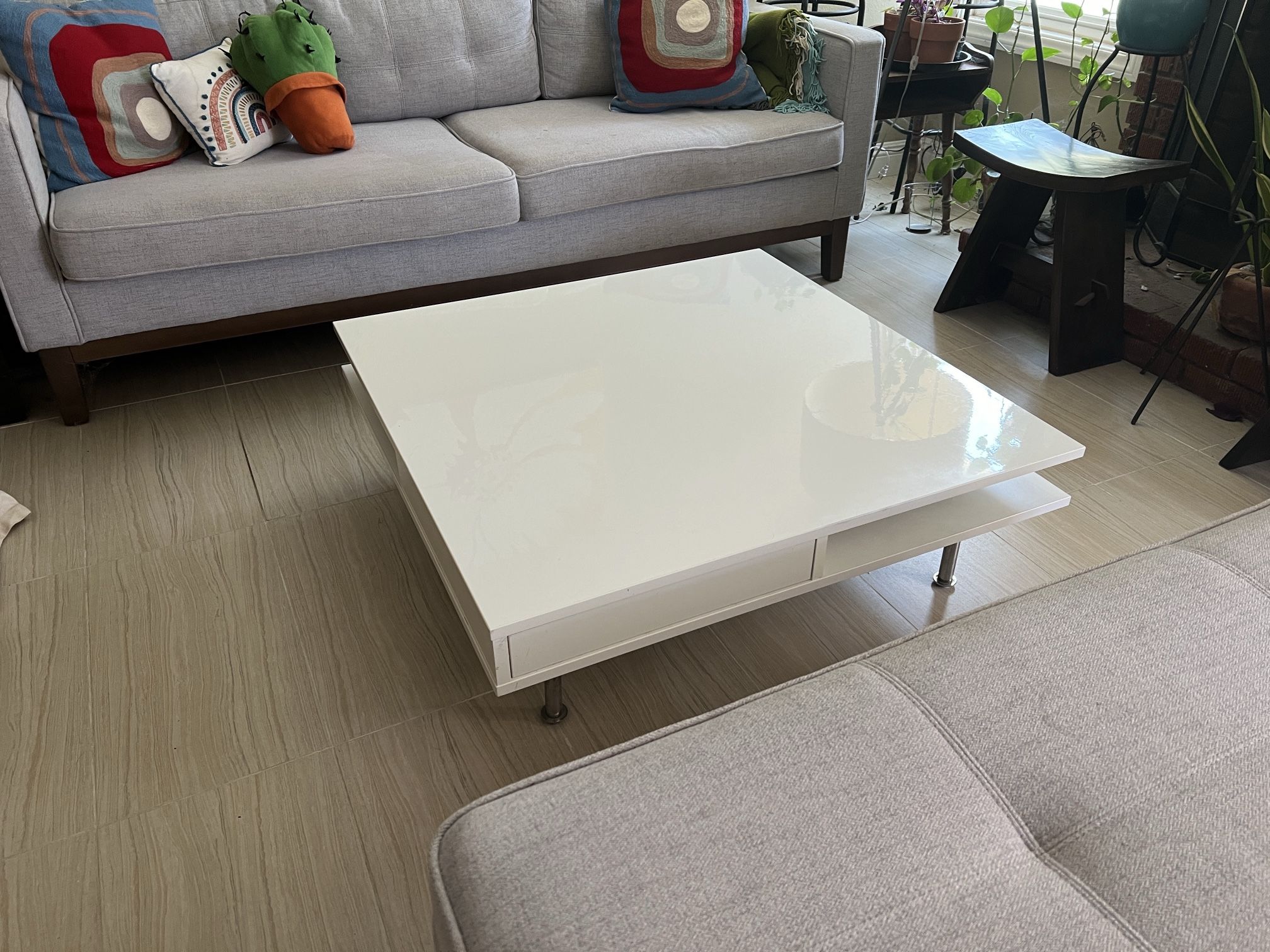 IKEA MODERN STYLE - WHITE GLOSS Square Coffee Table
