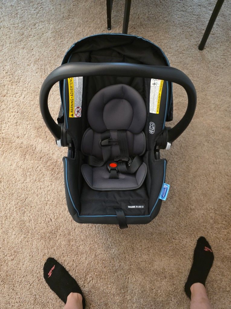 Graco Snugride Carseat and Base