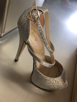 ZriEy Ladies Heels - Size 38 (7 1/2) - like new