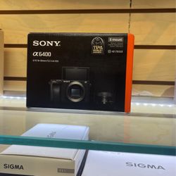 Sony A6400 With 16-50mm Lens 