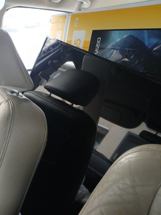 65" Vizio Smart TV. Lightly Used. 