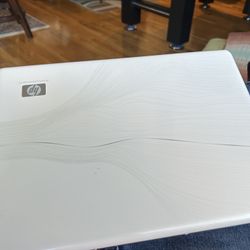 HP Pavilion dv4t-1600 Laptop AS IS No HD, RAM or AC Adapter.