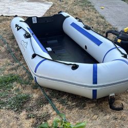 dingy boat with paddles 