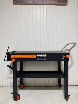 Folding grill table,